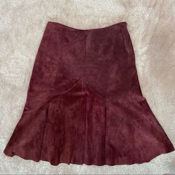 Beautiful suede skirt by brand Ideology. - Picture 1 of 12